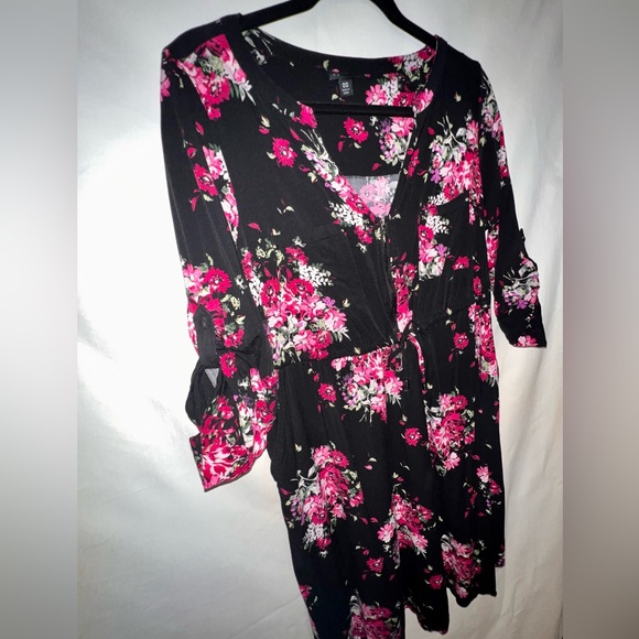 Torrid Mini Challis Zip-Front Dress Womens 00 Black Floral Roll Tab sleeves - Picture 2 of 5